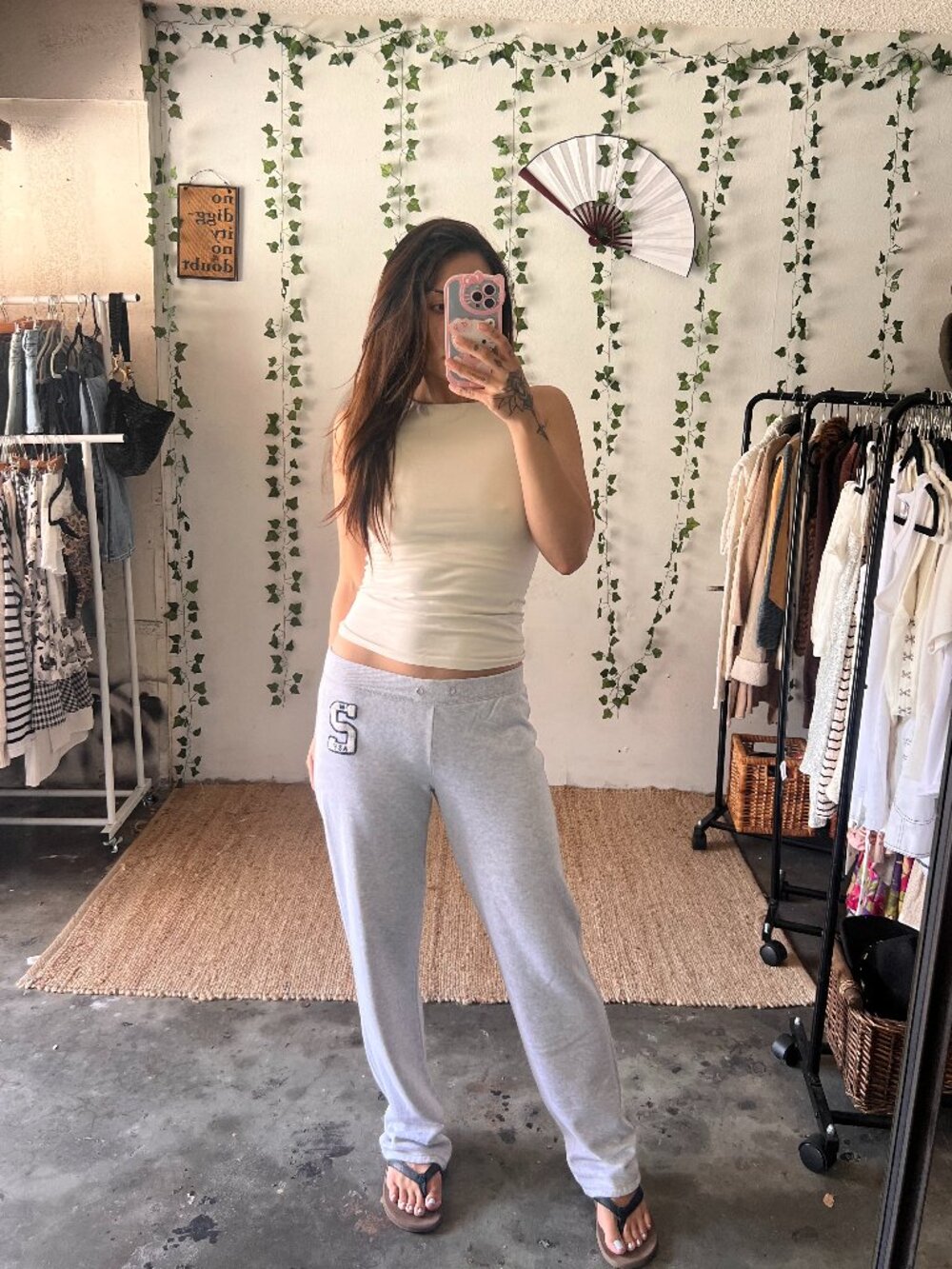 Abercrombie & Fitch light gray low rise sweatpants size medium